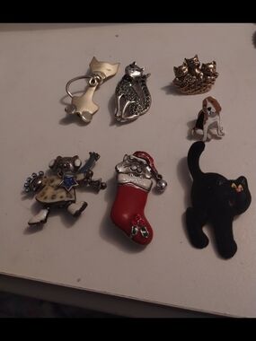 Assorted Cats And Dog Brooch Pin Lot (Read Description)